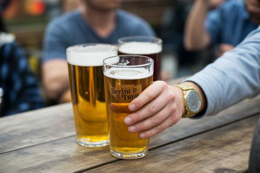 The 2025 san antonio beer festival celebrates 20 years of craft brews, live music, and oktoberfest fun, boosting tourism and showcasing texas’s beer culture.