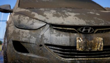 Dallas police working to recover submerged vehicles from Fish Trap Lake