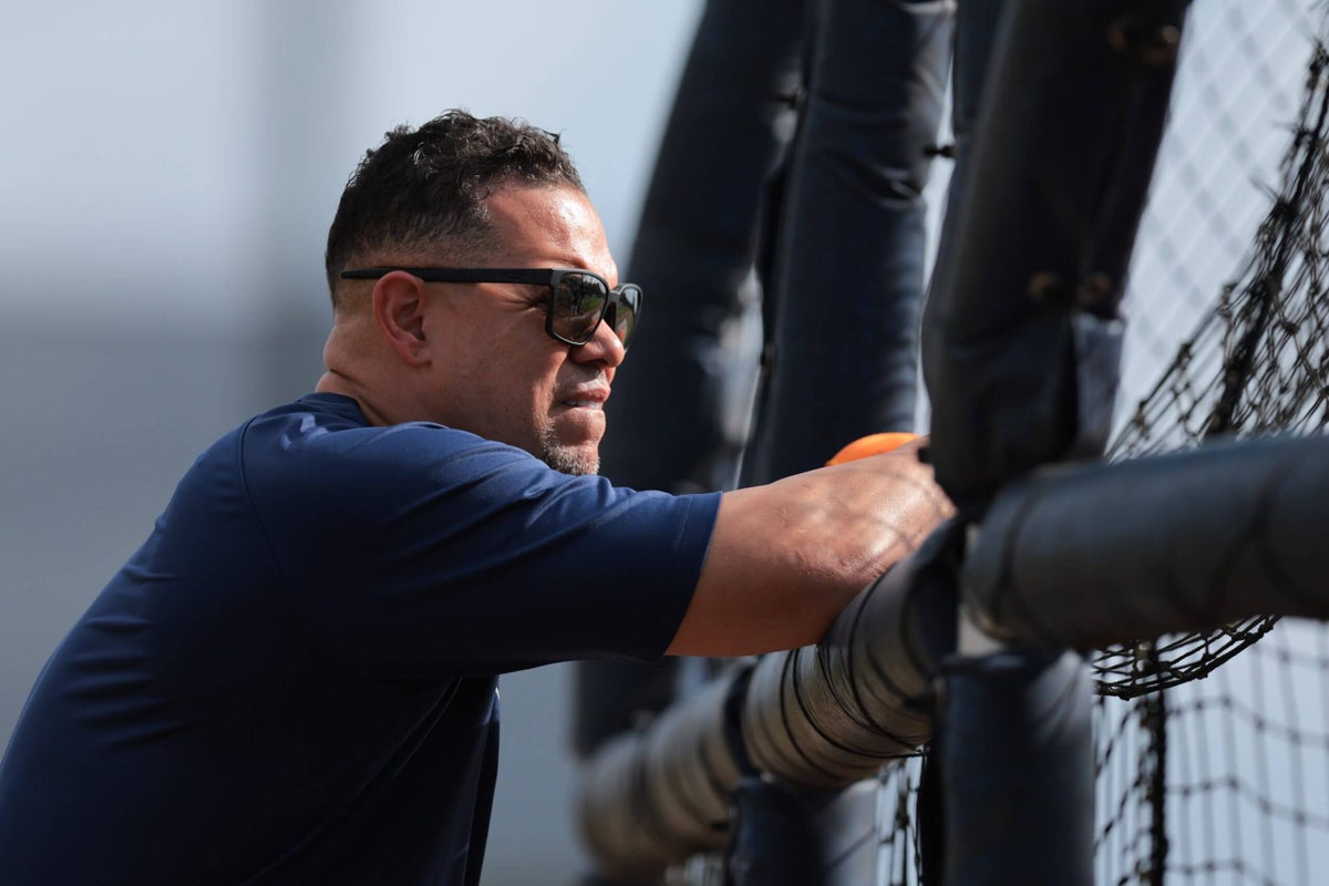 Astros will not retain hitting coaches, 3 other staff members: Sources