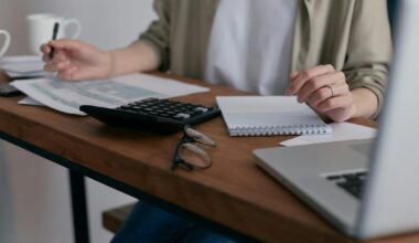 What is a financial infidelity and what to do, according to experts