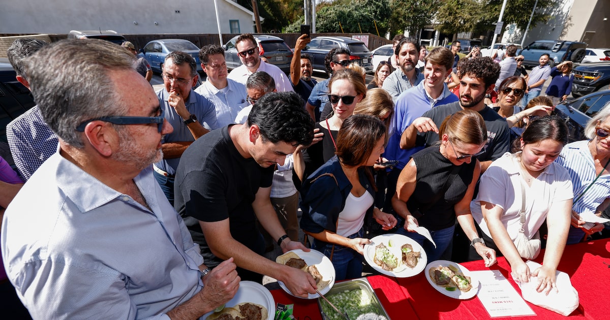 Chaos, crowds and praise on El Califa’s first day feeding D-FW Michelin-starred tacos