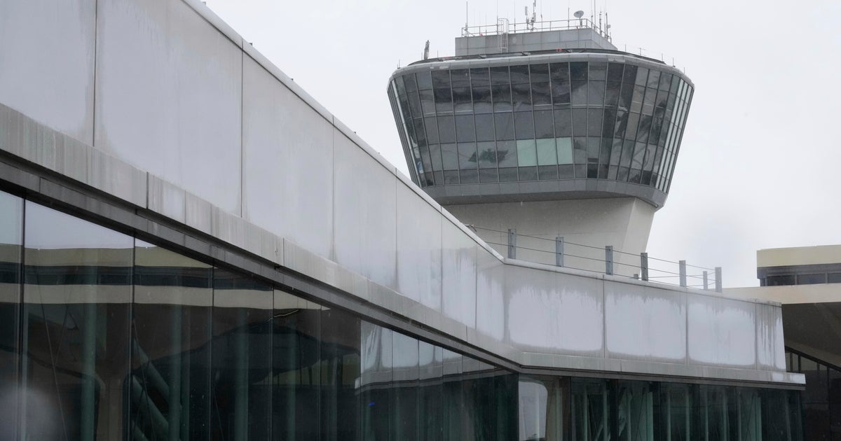 Government shutdown could lead to more travel headaches at NYC-area airports, Port Authority says