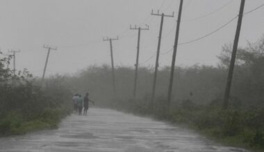 Hurricane Melissa whips Jamaica with violent winds, heavy rain before heading toward Cuba