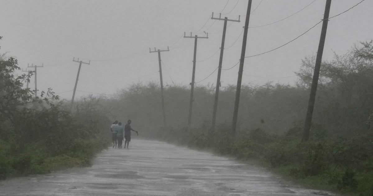 Hurricane Melissa whips Jamaica with violent winds, heavy rain before heading toward Cuba