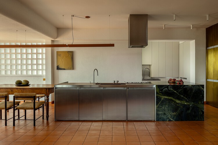 Fidalga Apartment / Gurgel D’Alfonso Arquitetura - Interior Photography, Kitchen, Countertop, Lighting, Glass