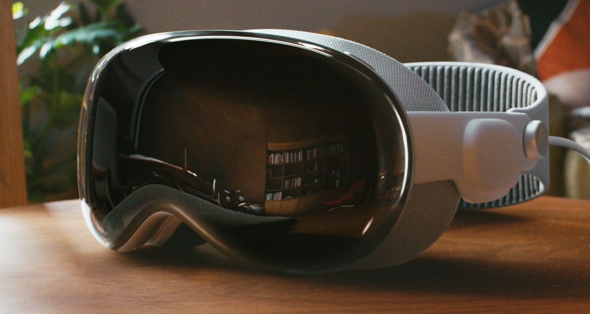 Apple Reportedly Shelves Cheaper & Lighter Vision Pro for Smart Glasses to Rival Meta