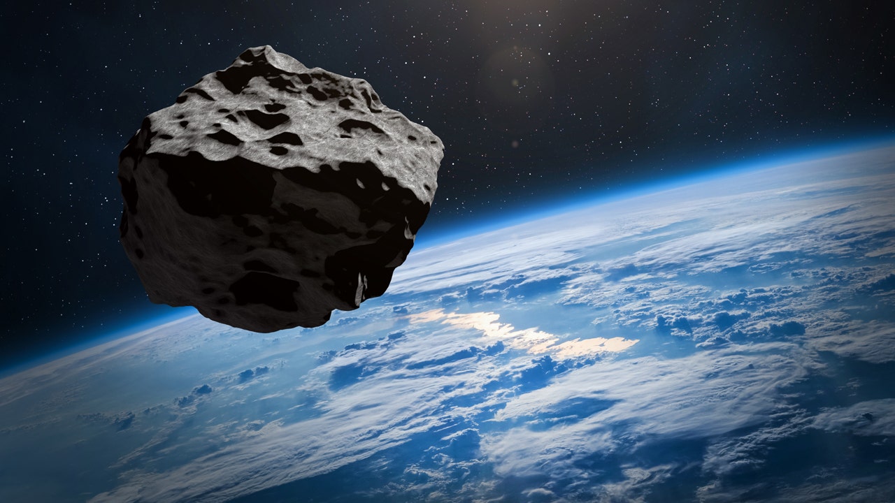 Astronomers spot skyscraper-sized asteroid on fast orbit