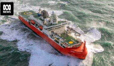 Australia's Antarctic icebreaker RSV Nuyina 'makes contact with ocean floor' near remote Heard Island
