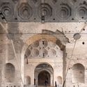 © Giuseppe Miotto - Marco Cappelletti Studio Basilica di Massenzio Exhibition Pathway / Alvisi Kirimoto + Partners - Arch, Column, Arcade