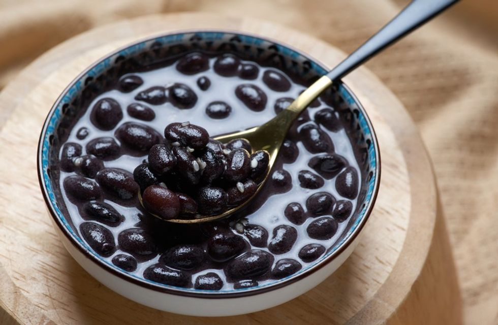 BLACK BEANS IN BOWL