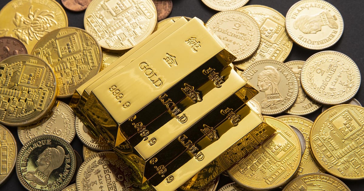 Gold Buyers Should Wait For Now, Says Bill Gross — Here's Why