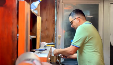 Guitar string maker honors tradition with his craft in Boyle Heights – NBC Los Angeles