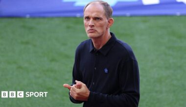Thomas Tuchel clasps his hands together