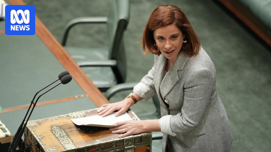 Optus email mishap left department in dark about triple-0 outage, even after Anika Wells' office told