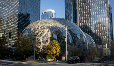 Seattle businesses brace for impact as Amazon cuts 14K jobs amid AI shift