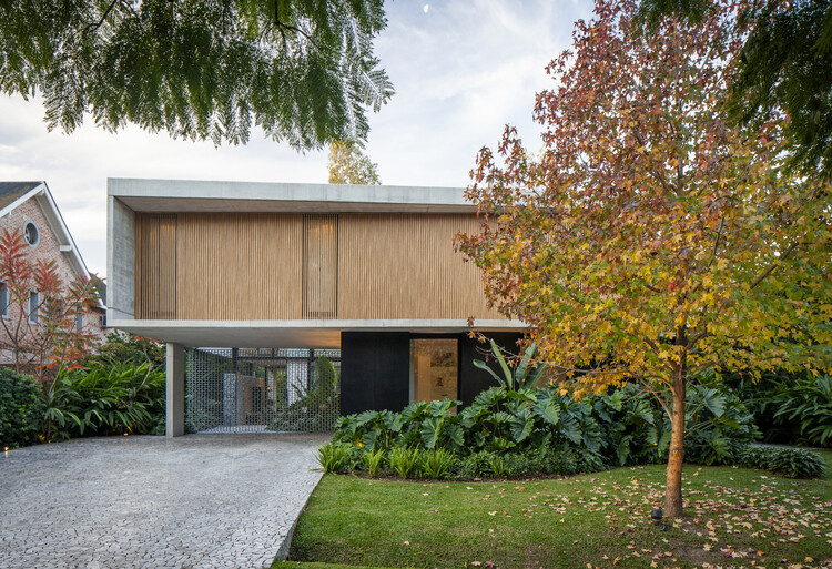 Oval House  / Jorgelina Tortorici & Asociados + Nicolás Lanza - Exterior Photography, Facade