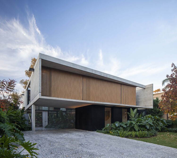 Oval House  / Jorgelina Tortorici & Asociados + Nicolás Lanza - Exterior Photography, Facade