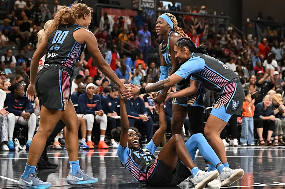 <p>Naz Hillmon, Rhyne Howard and Te-Hina Paopao help up Maya Caldwell. </p><br>