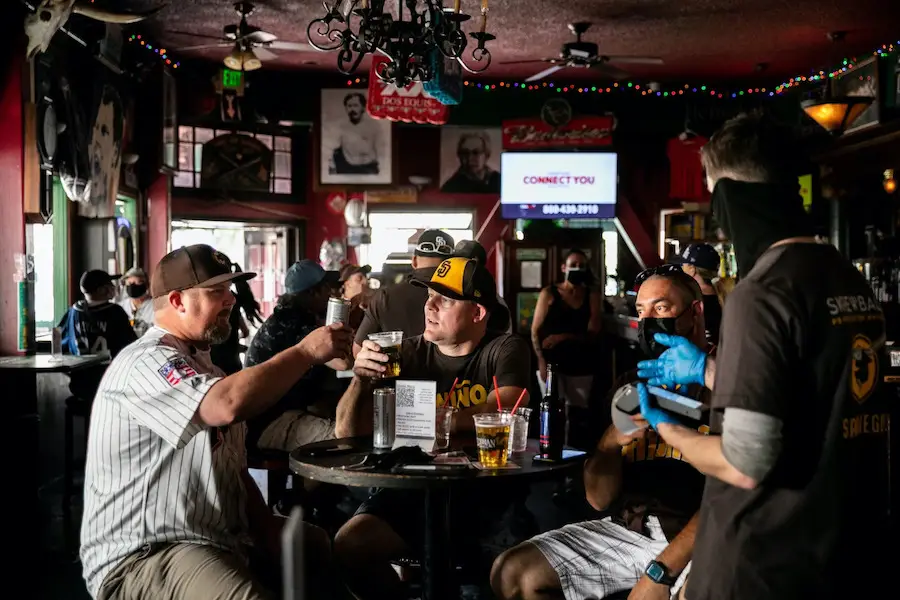 San Diego bars for singles: Tivoli Bar and Grill