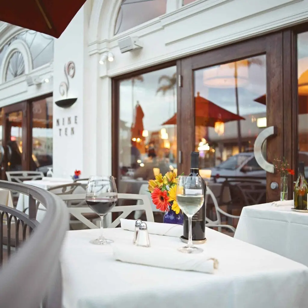 Nine-Ten bar, La Jolla