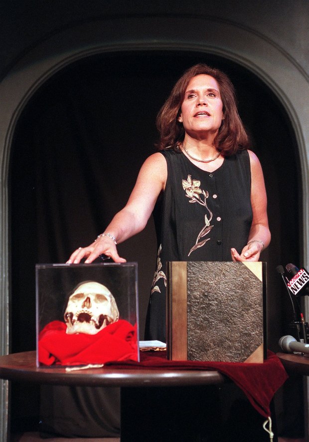 Longtime Chicago actor and comedian Del Close bequeathed his skull to the Goodman Theatre to be used in Hamlet or any other way deemed appropriate during a ceremony at the Improve Olympics on July 1, 1999. Close founded Improve Olympics with Charna Halpern, shown here, who prepares to present Close's skull to the Goodman Theatre. (Charles Osgood/Chicago Tribune)