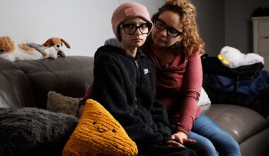 ICE arrests Chicago man whose teenage daughter is fighting cancer