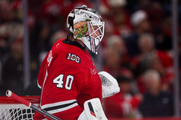 Chicago Blackhawks goaltender Arvid Söderblom (40) stands near the goal during the second period against the Los Angeles Kings at the United Center Sunday Oct. 26, 2025 in Chicago. (Armando L. Sanchez/Chicago Tribune)
