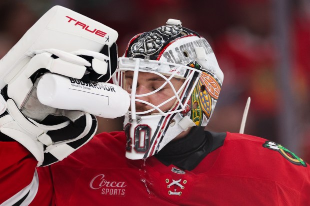 Chicago Blackhawks goaltender Arvid Söderblom (40) drinks from a water bottle during the second period against the Los Angeles Kings at the United Center Sunday Oct. 26, 2025 in Chicago. (Armando L. Sanchez/Chicago Tribune)