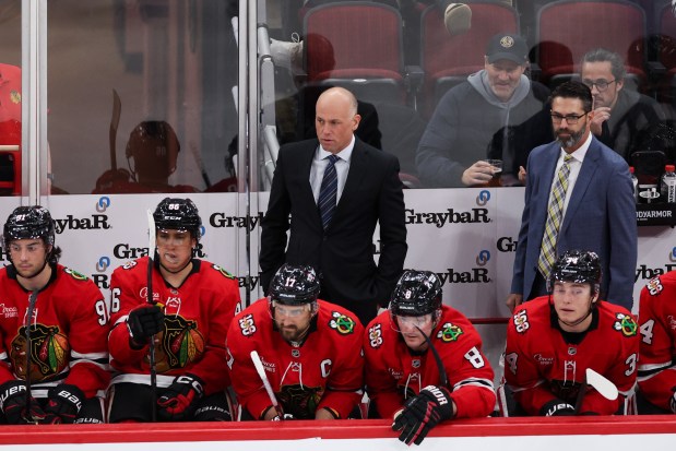 Chicago Blackhawks head coach Jeff Blashill stands behind the bench during the third period against the Los Angeles Kings at the United Center Sunday Oct. 26, 2025 in Chicago. (Armando L. Sanchez/Chicago Tribune)