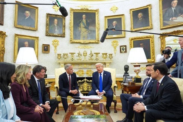 President Donald Trump, center, meets with Prime Minister Mark Carney of Canada in the Oval Office of the White House in Washington on Oct. 7, 2025. (Haiyun Jiang/The New York Times)