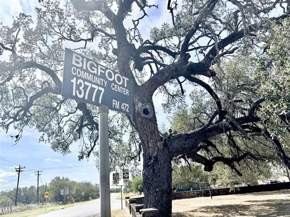 A small sign outpost at the Bigfoot Wallace Museaum in Bigfoot, Texas. (Mia Valdez/MySA)