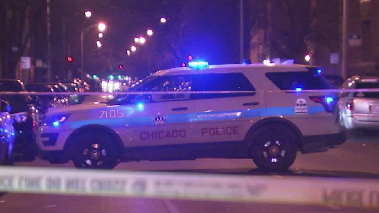 Trio taken into custody after Chicago tow truck driver threatened with gun, police say