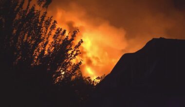 Firefighters battle large apartment fire in west Houston