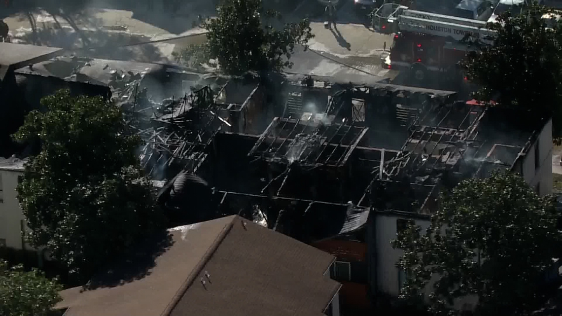 Residents jumped from 2nd story to escape west Houston apartment fire, HFD says | 2 taken to hospital