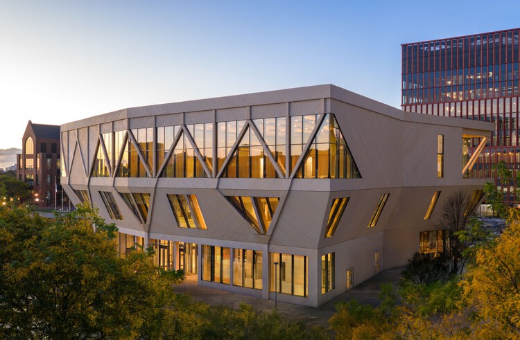 David Rubenstein Treehouse - Harvard University / Studio Gang - Exterior Photography