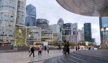 French Bond Futures Slip After Snap S&P Downgrade on Budget Risk