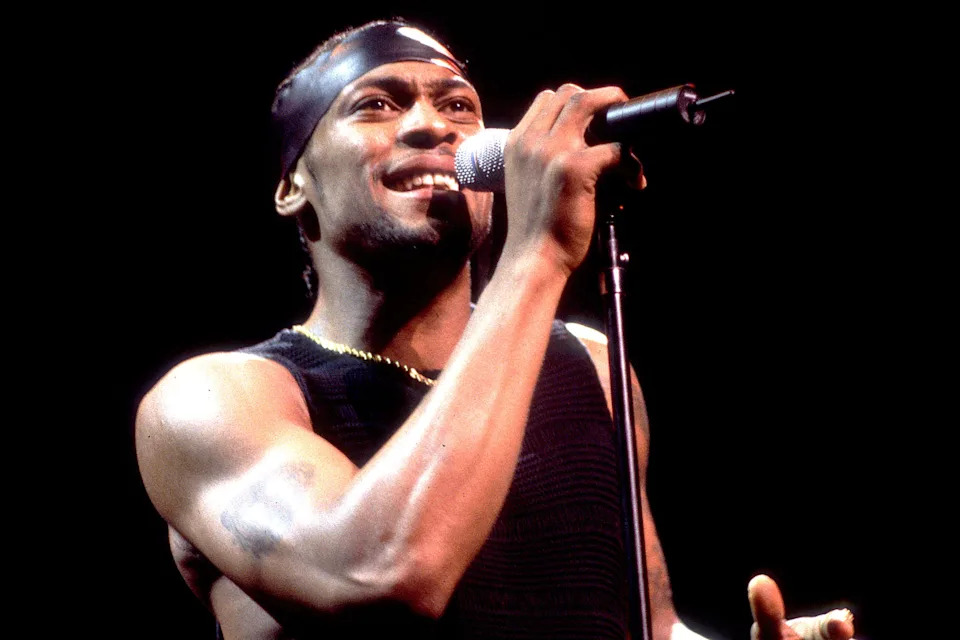 D'Angelo performs in Chicago.