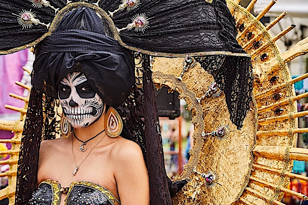 Dia de los Muertos at Hollywood Forever is a face-painted affair. 