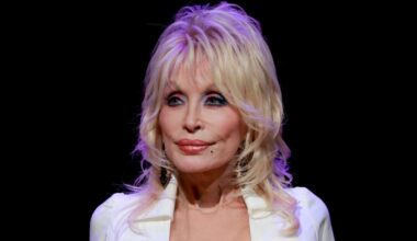 Dolly Parton's Sister Asks For Prayers Amid Singer's "Health Challenges"
