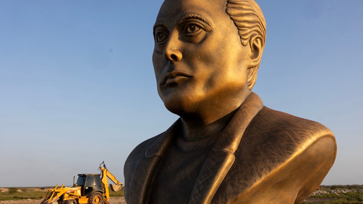 Tech Bros Are Obsessed With Statue-Maxxing