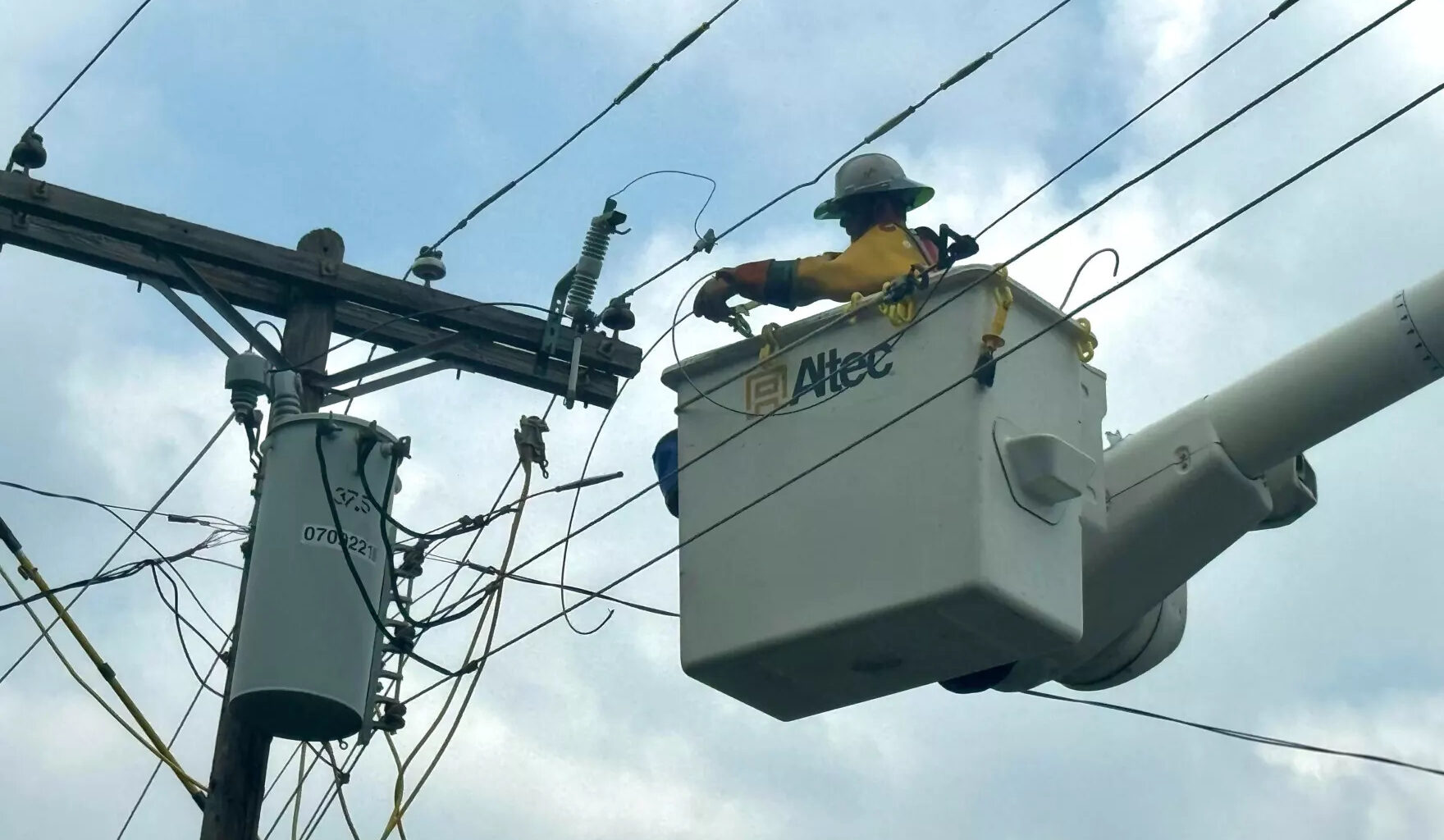Arlington votes to reject Oncor's proposed rate increases for residential and street lighting