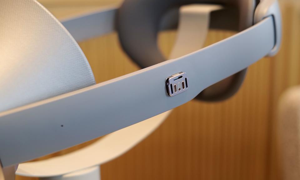 This connector is where you connect the Galaxy XR's battery pack. Runtime is expected to be about two hours, or two and a half if you are only watching videos.