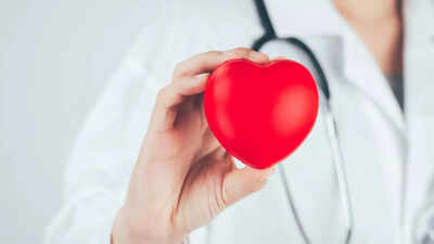 First sign of a heart attack is not chest pain! Cardiologist warns what to watch for instead
