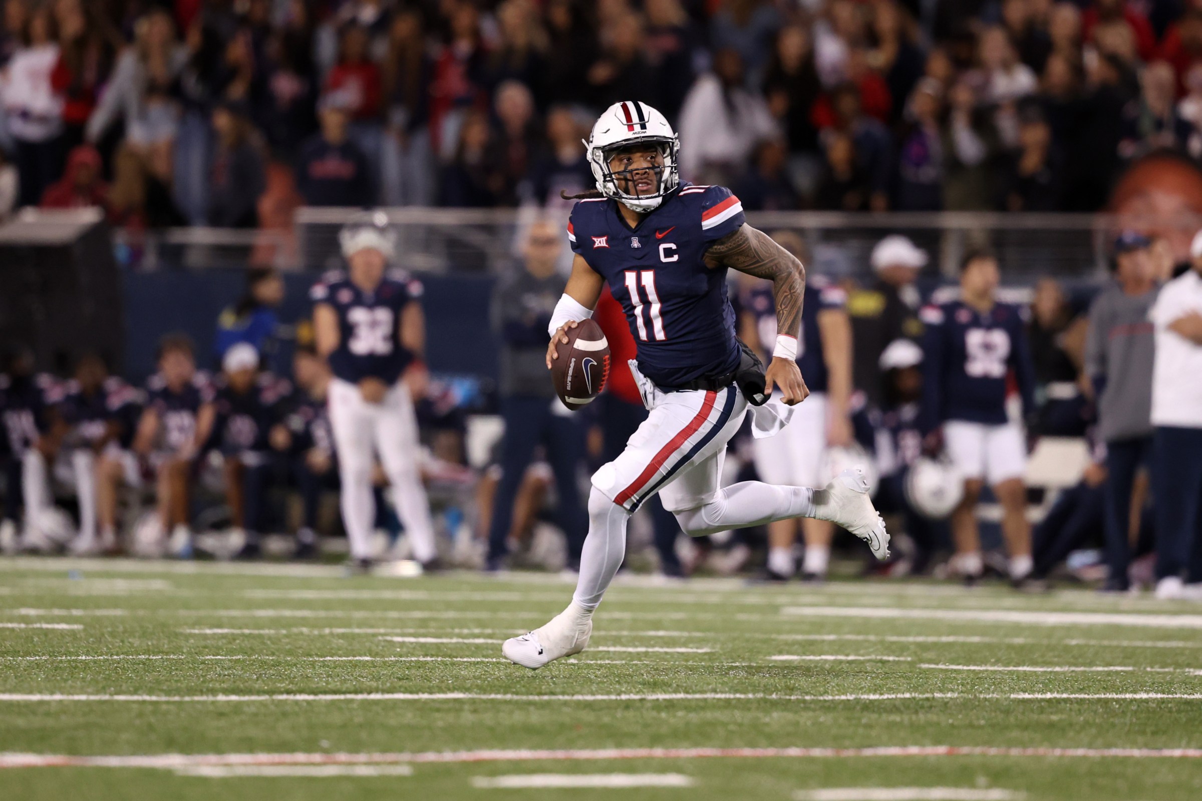 Arizona QB Noah Fifita threw for 224 yards and 2 TD in a 27-3 win over Houston last November.