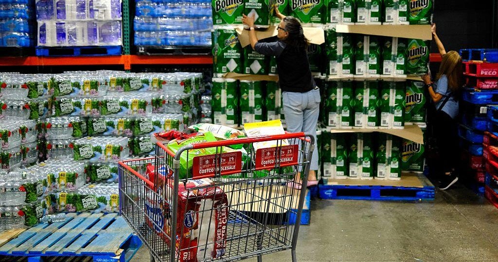 CBS News poll finds negativity on economy, job market and concerns about AI's impact