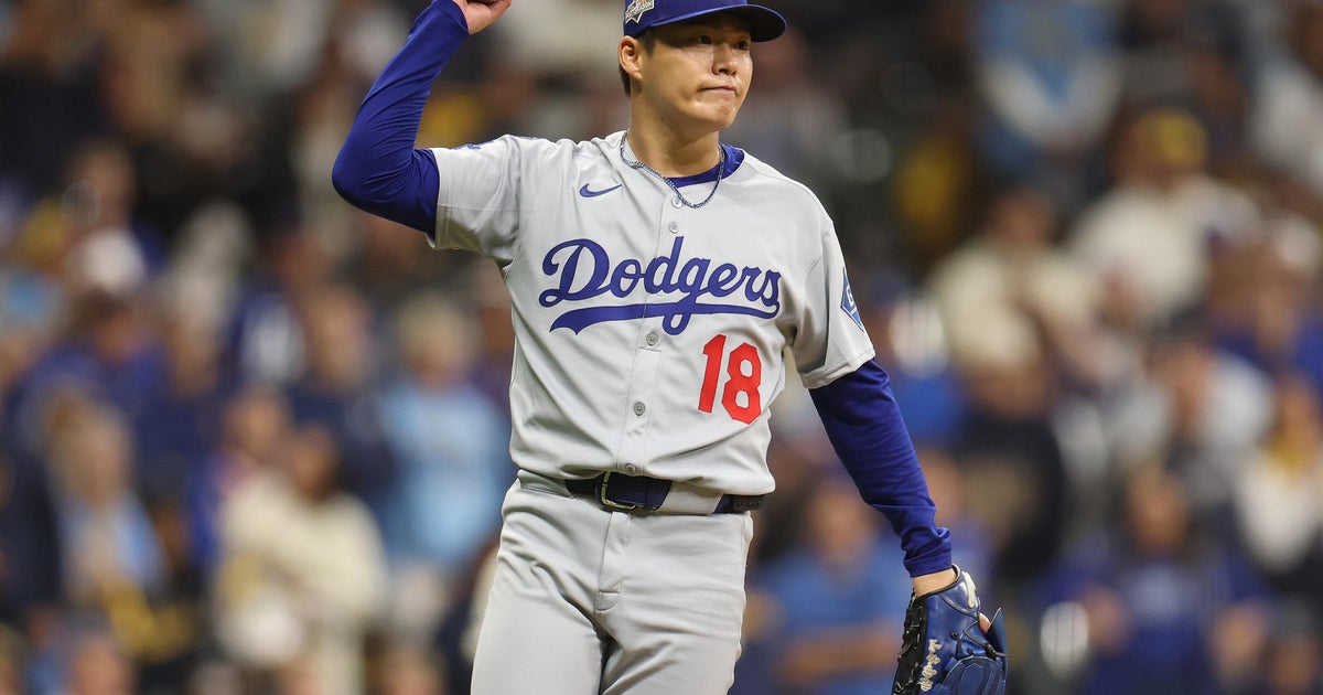 National League Championship Series - Los Angeles Dodgers v Milwaukee Brewers - Game Two
