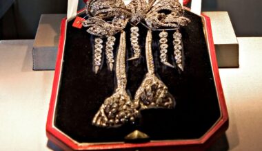 Louvre thieves will struggle to sell stolen jewels, master jeweler says: "The whole world knows about this robbery"