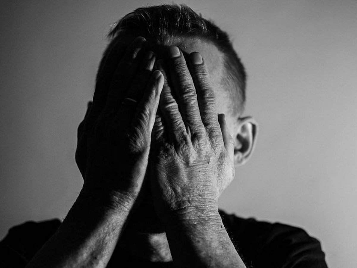 Dubai resident couldn't sleep for 7 days straight, froze while driving due to severe depression