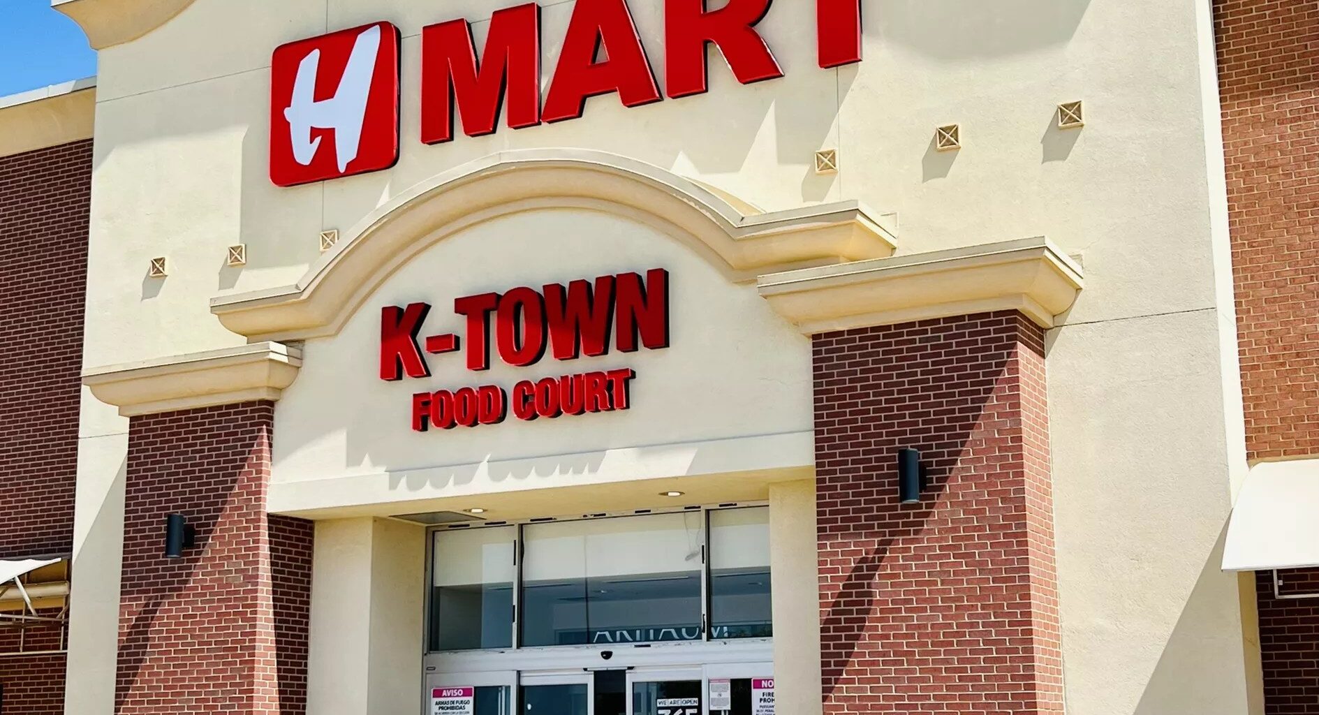 the front of an H Mart