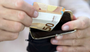 Ireland's Central Bank governor wants to raise the retirement age - why are politicians so quiet? - The Journal